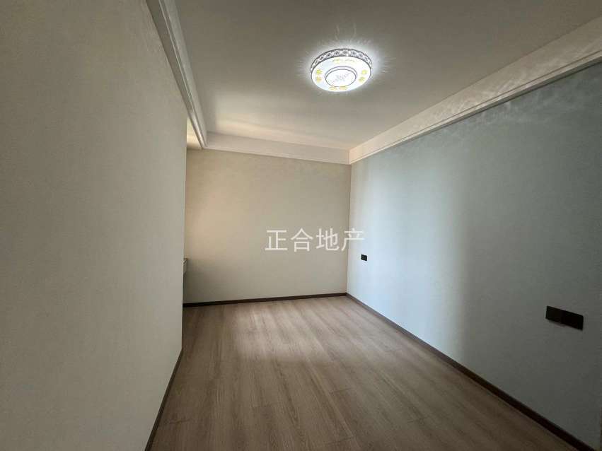 满庭春6期，精装三房，19楼，视野采光好，证满二，全新装修