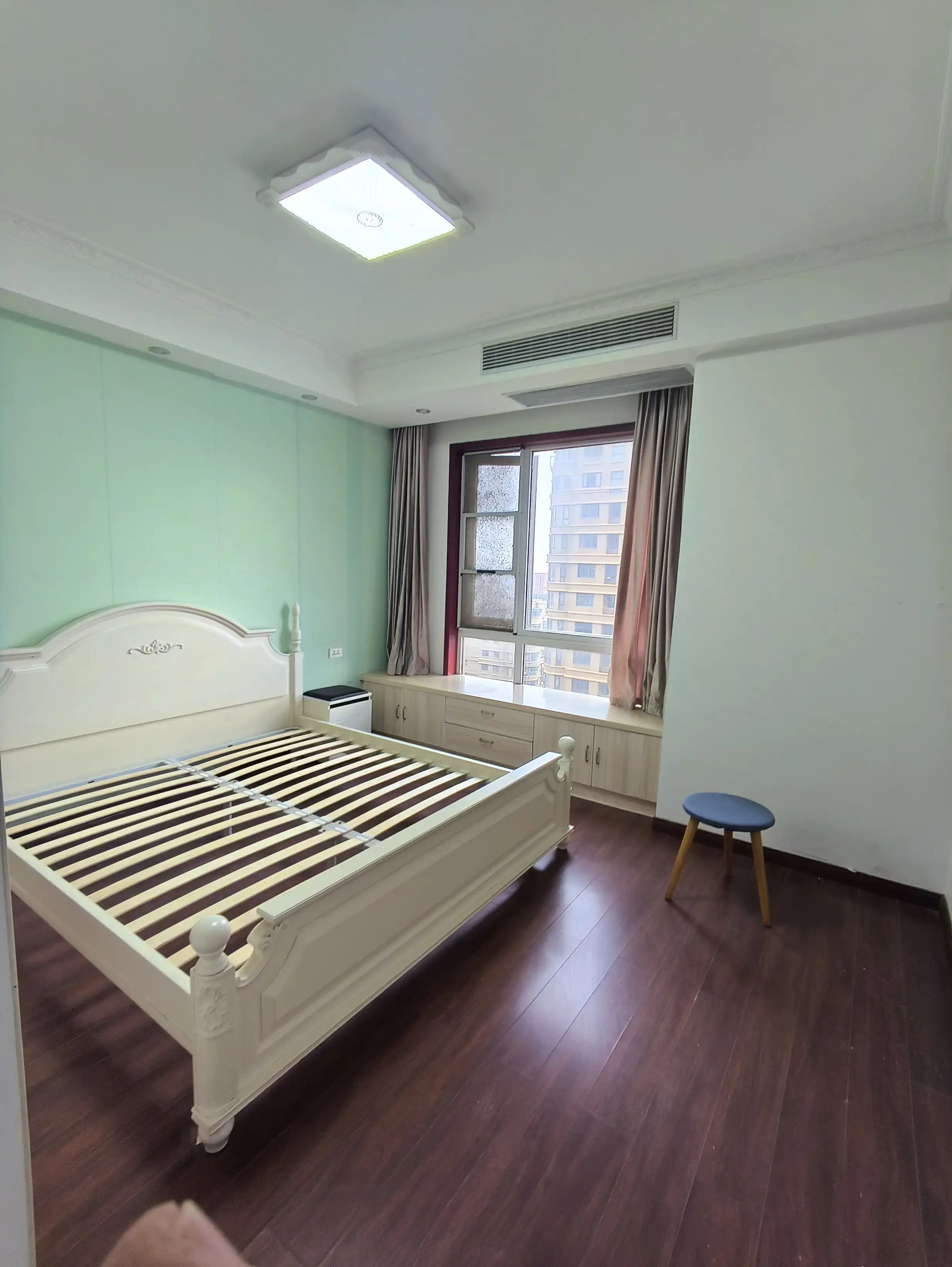 业主急售，公园世家，精装三房，中间楼层，四中，户型好