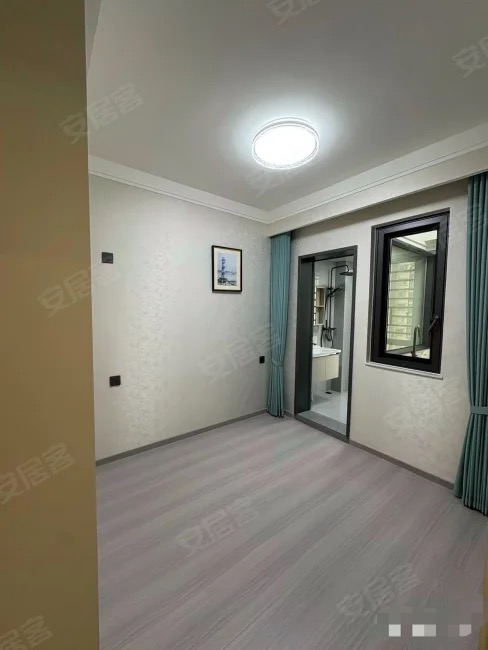 急售，城西，锦绣江山，中间好楼层，全新装修，证满二