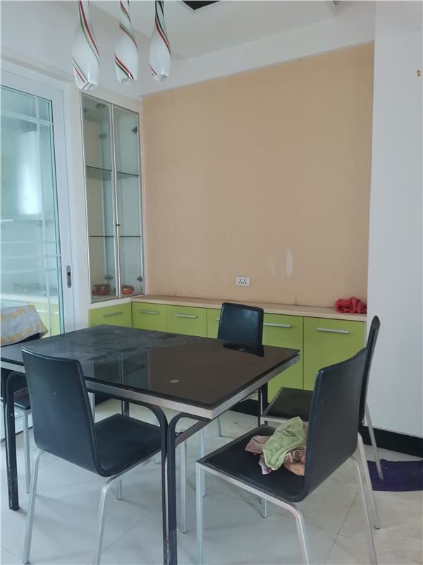 宏运名居，步梯中层，证满五年，价格美丽看房 看