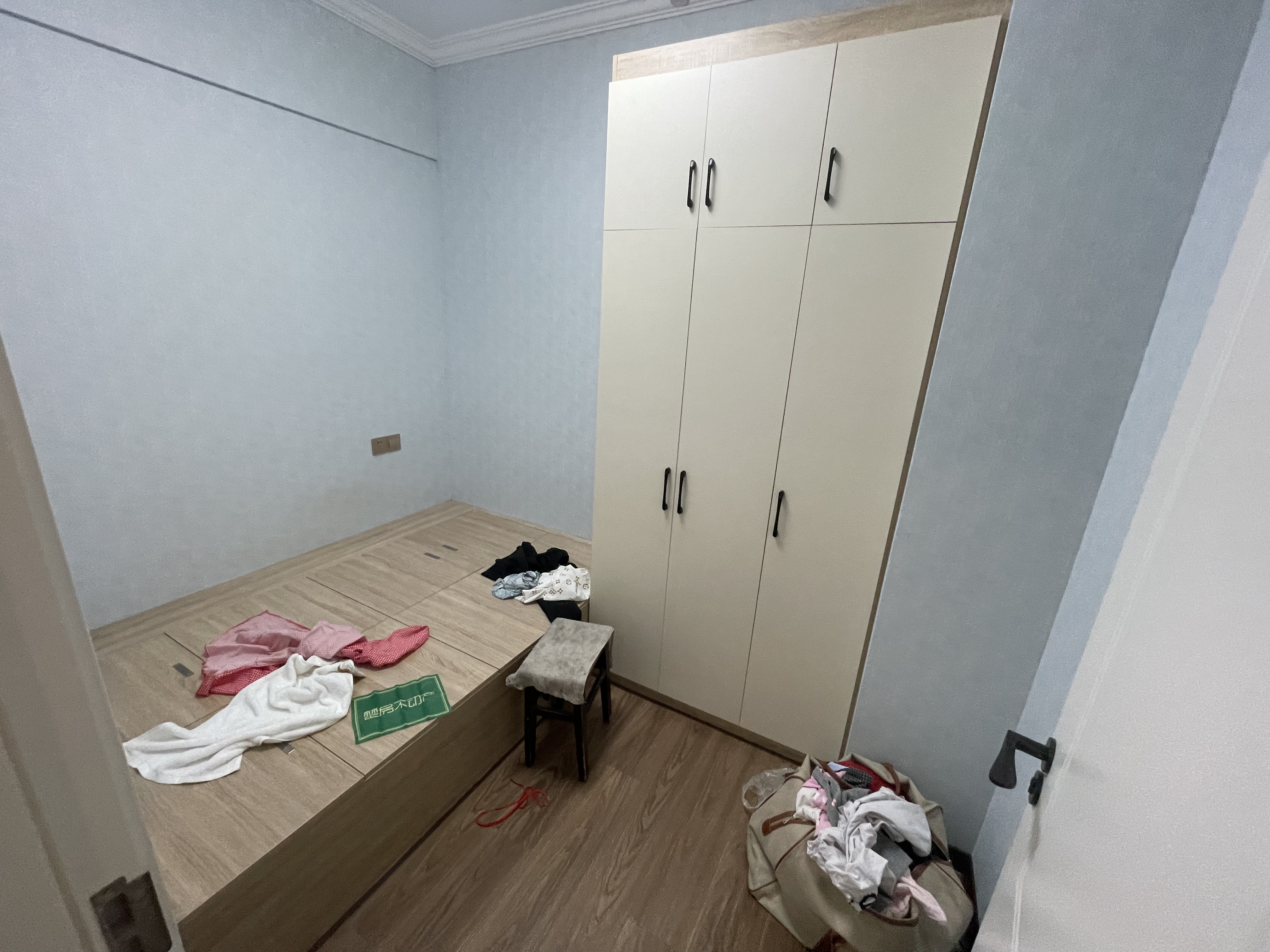 大洪万福广场邻里惠公寓带天然气看房方便两房精装修沔中旁边优秀的很