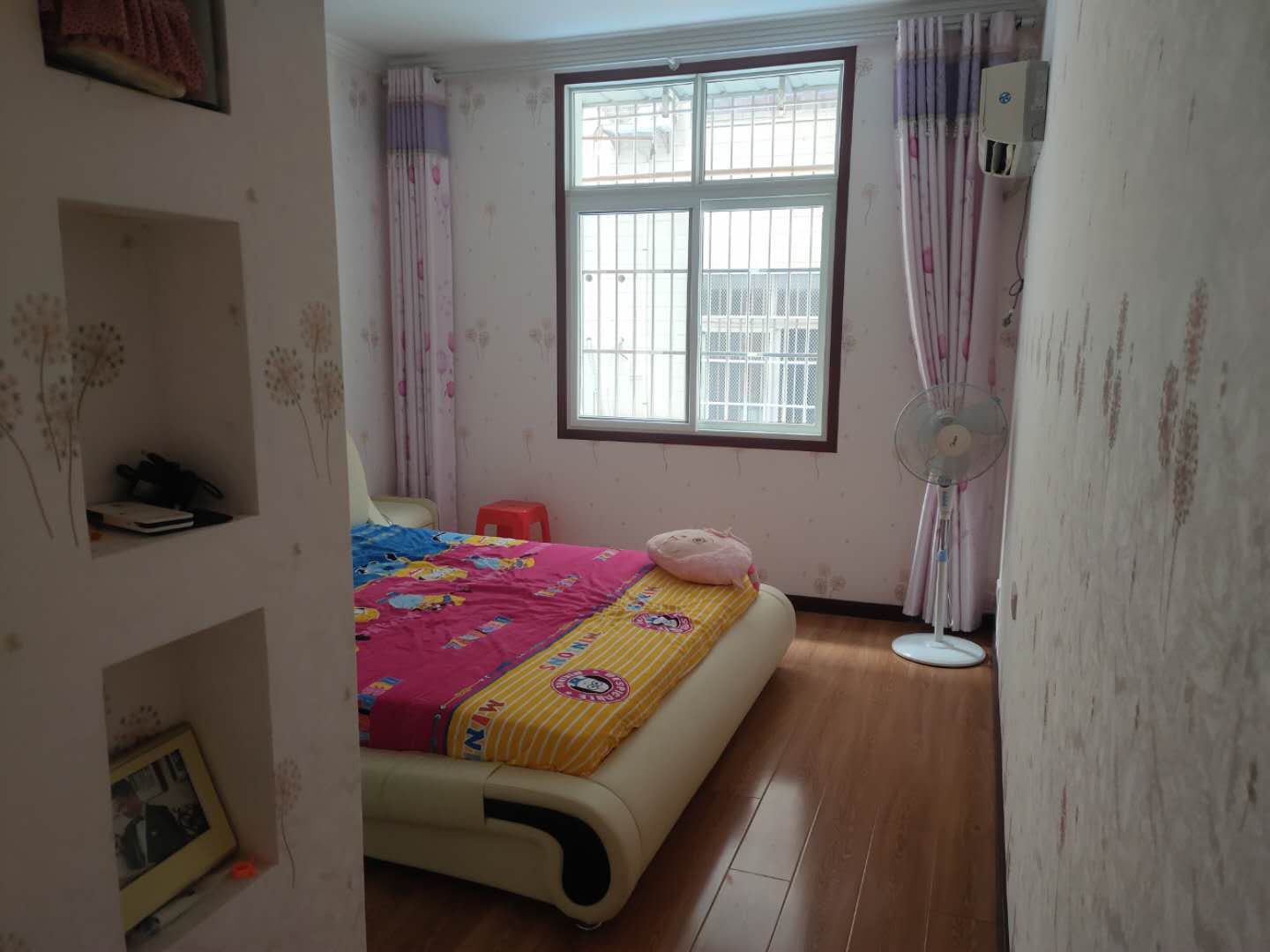 车站旁边世北春花园精装三房全新家电中间楼层业主诚意出