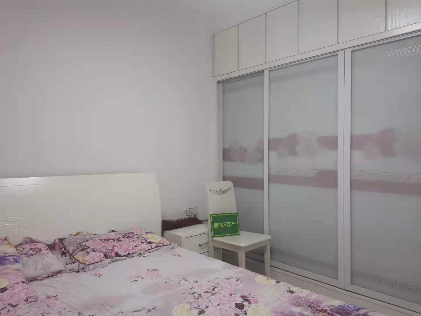 城市丽景全新精装三房两卫，带超大露台证满二诚意出售！