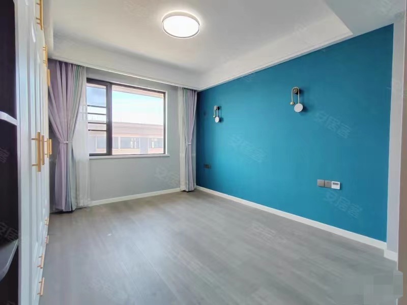 110，急售，荣怀，电梯小高层边户，精装三房，业主一天未住，价格可谈，证满二