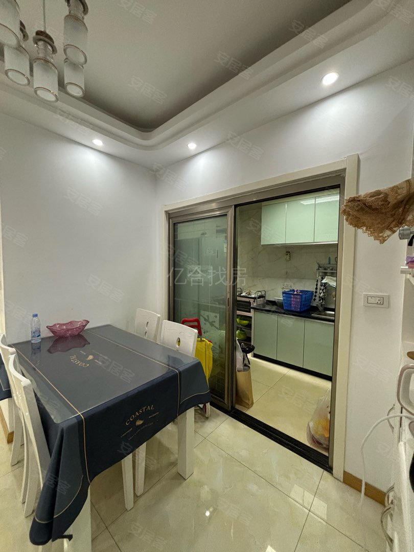 城南三小旁，新城壹号精装三房，证件满二，中间楼层，拎包入住