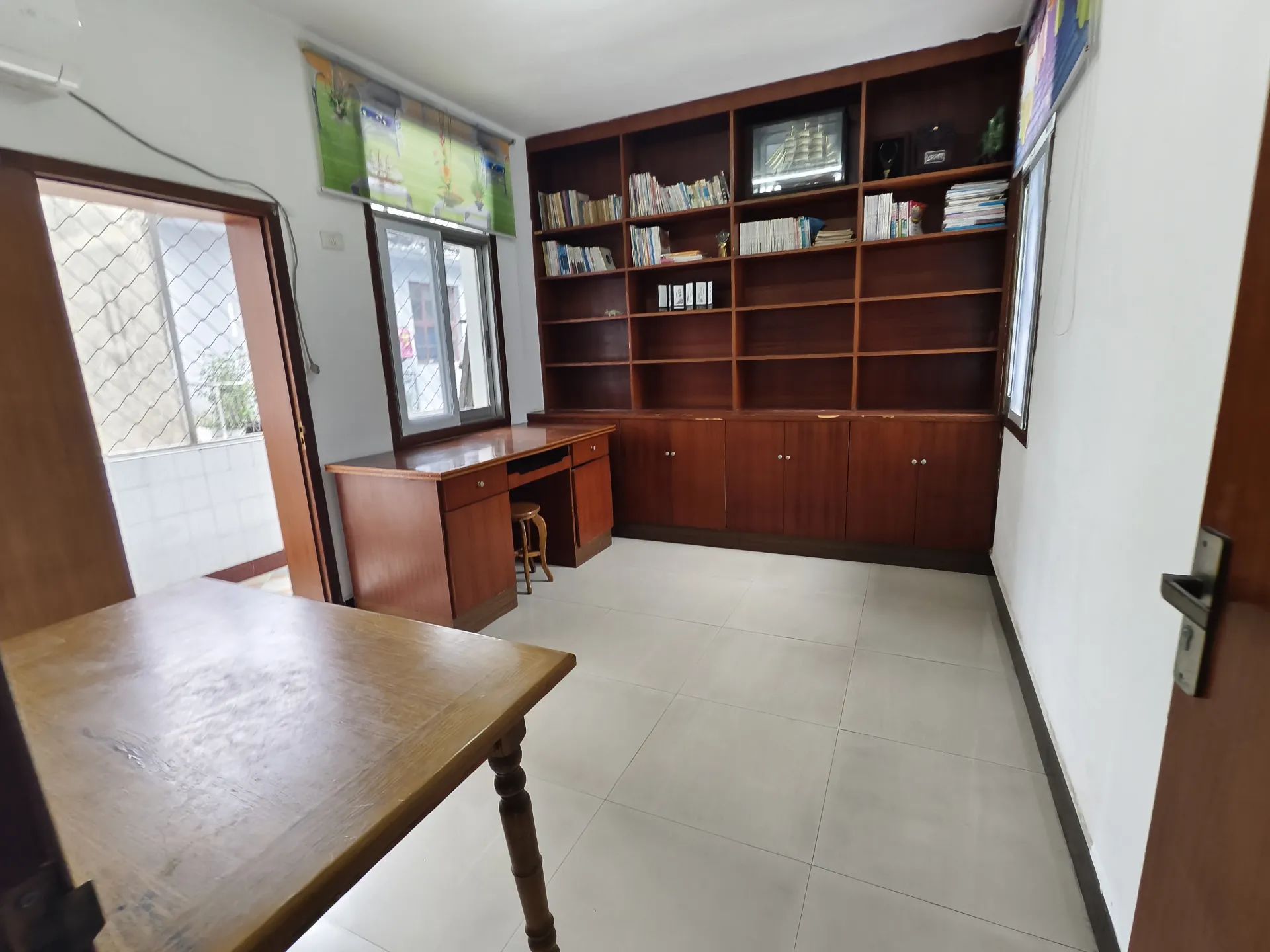 捡漏，老三中旁，步梯四楼，，精装大三房，双阳台，拎包直住，证满二