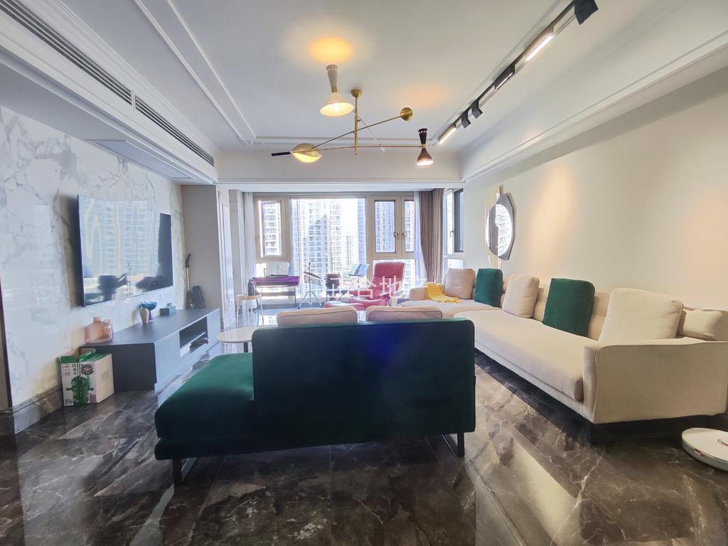 城南，森林‮际国‬城，​大‮层平‬，全屋‮装豪‬四‮两房‬卫，​全‮品屋‬牌，‮央中‬空调，暖气片​家私‬全送➕车位