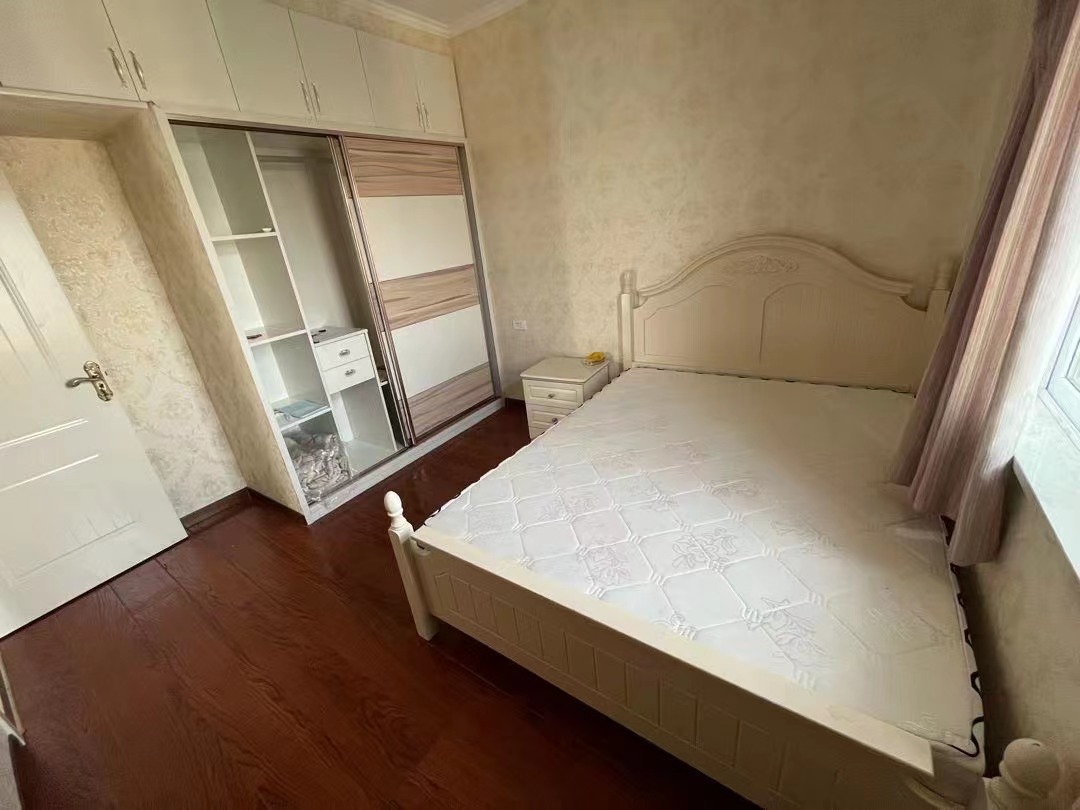 尹台公馆红星美凯龙旁精装两房中间楼层出租