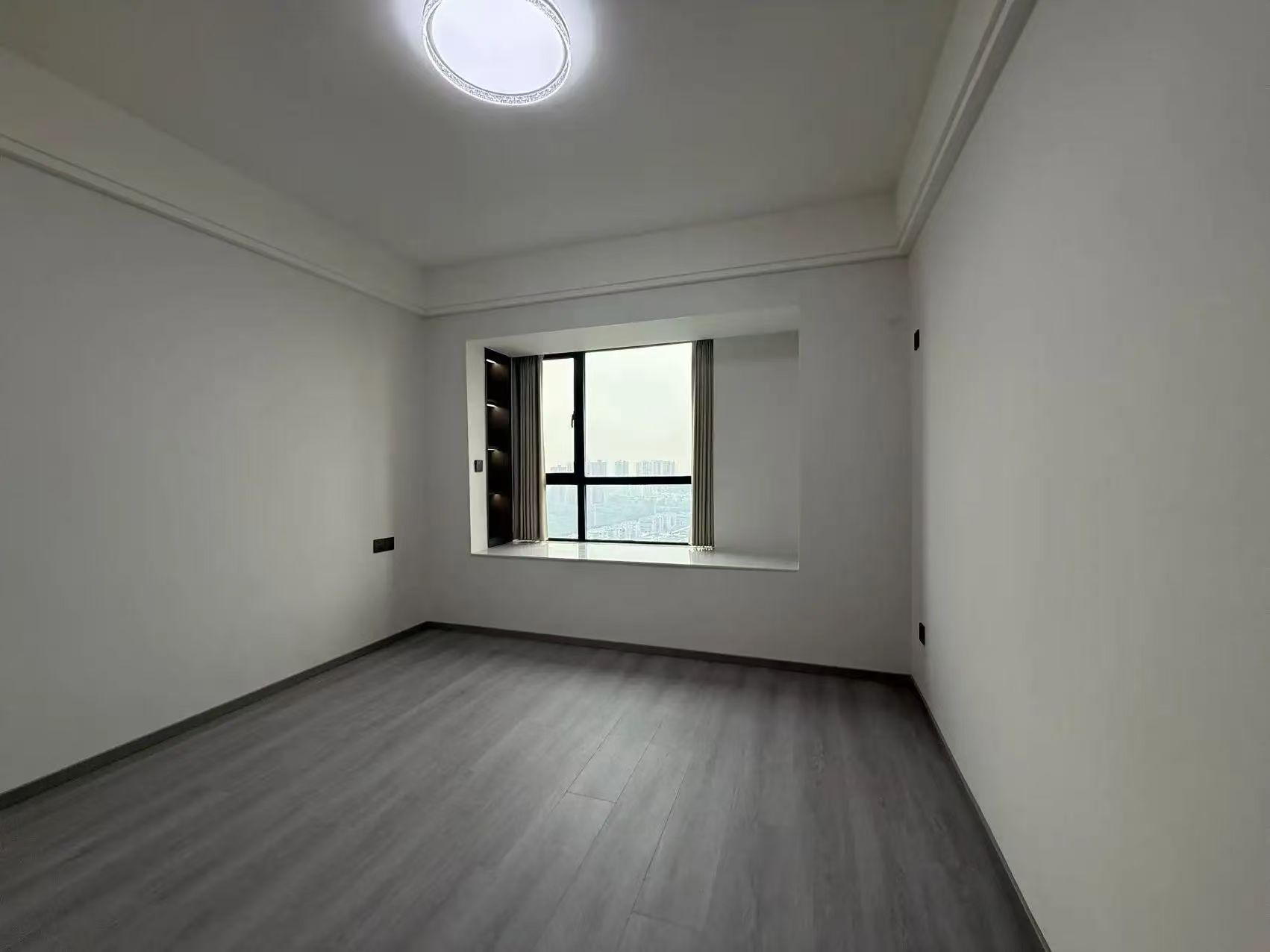 城南，沔街头上，御湖世家湖景房，精装三房，边户，单价5900，带车位