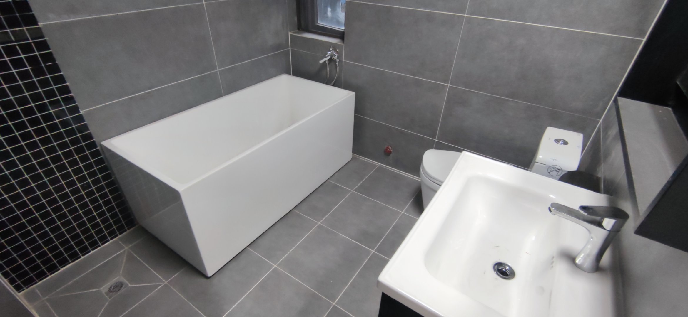 绿地香格里拉新装修三房，一天未住