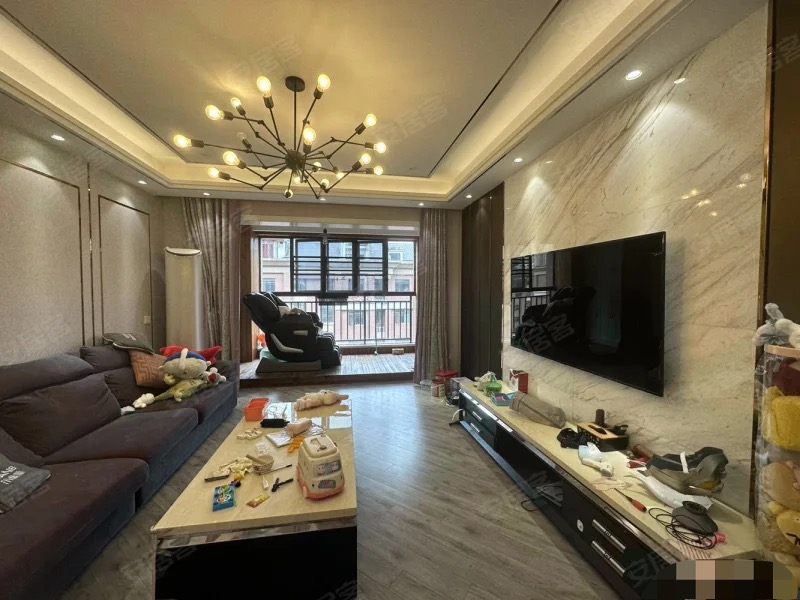 急售，新城一号5期，电梯洋房，精装3房2卫，好楼层6楼，诚心出售，证满二