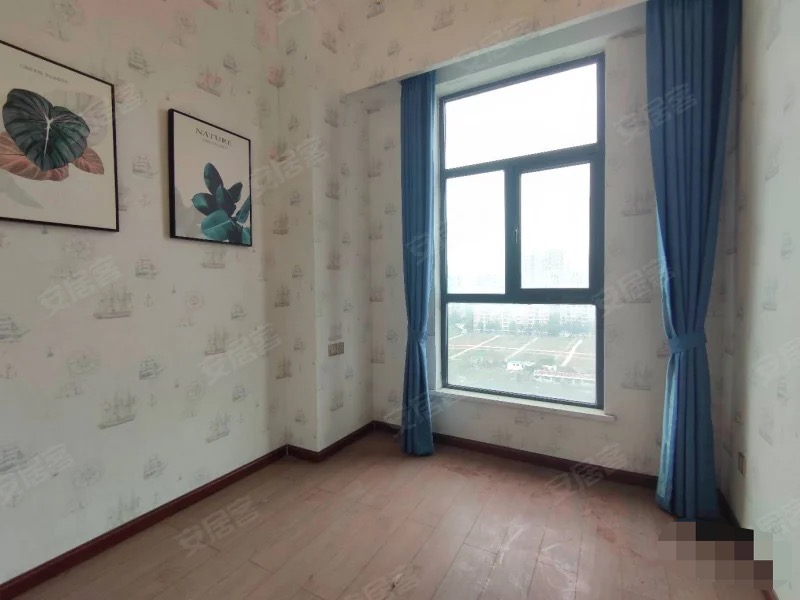 238，房东急售。城南C位，市民之家旁，电梯精装三房，好楼层9楼