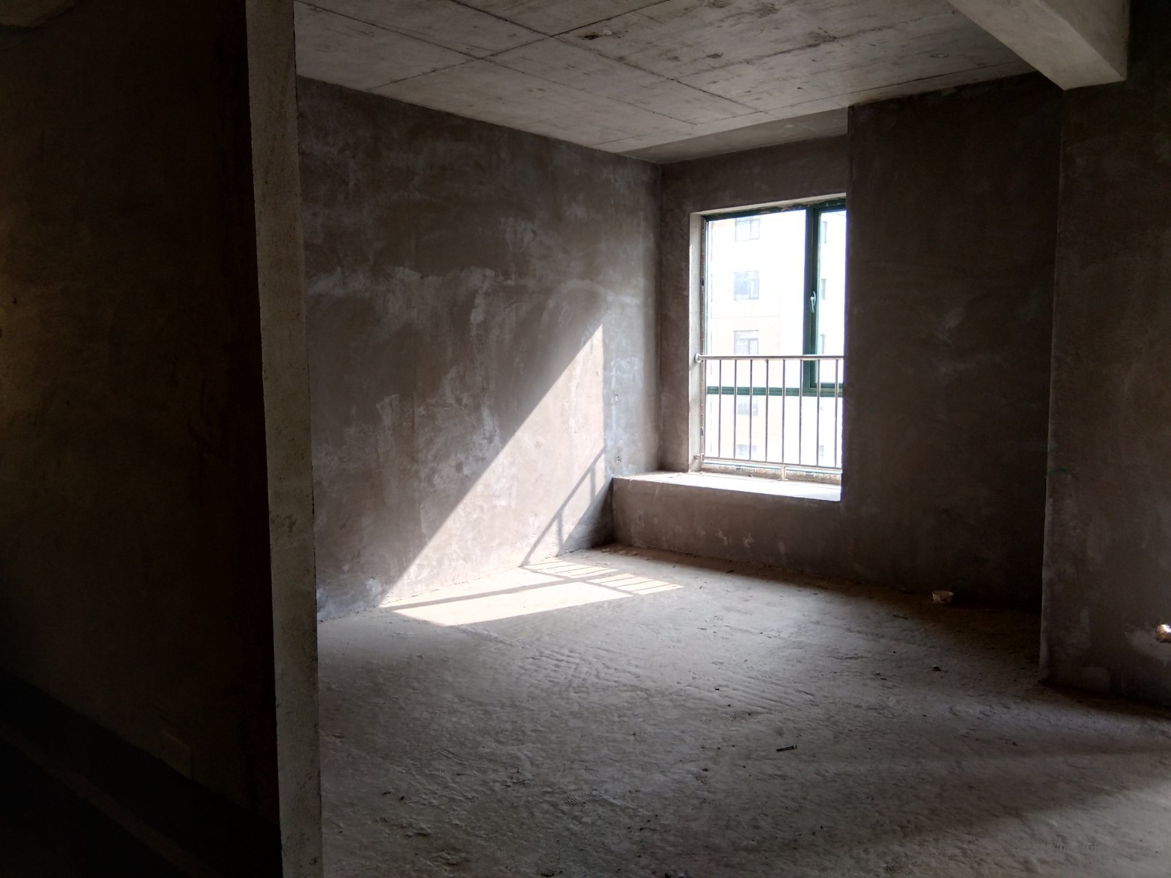 新城壹号五期毛坯小三房