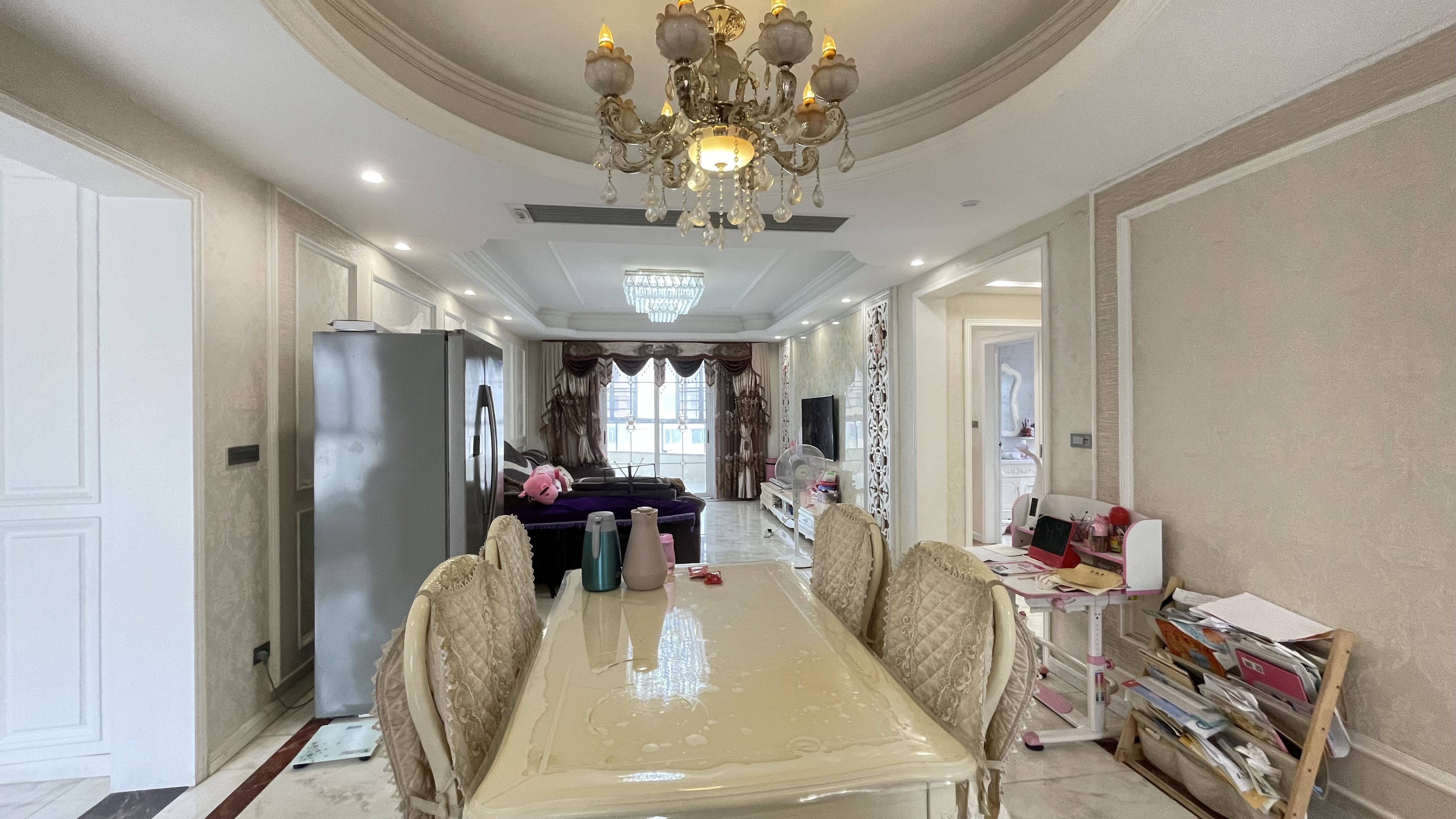 颐和公馆精装三房两卫.小区环境好.看房方便