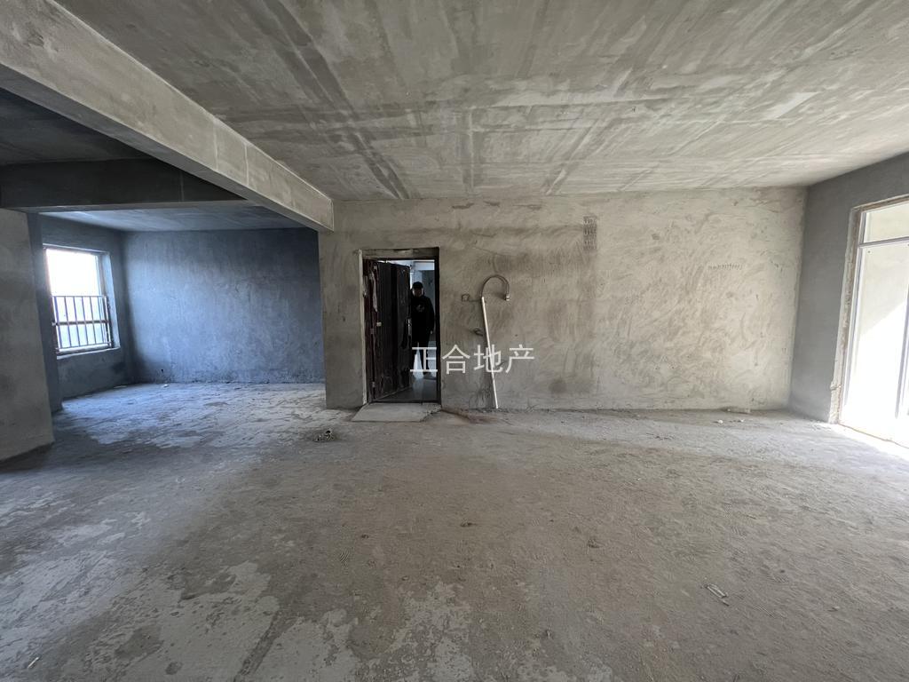 降价了，亏本出售，城南，沔阳公馆，毛坯三房，单价4500，带大平台，采光好，证满二，