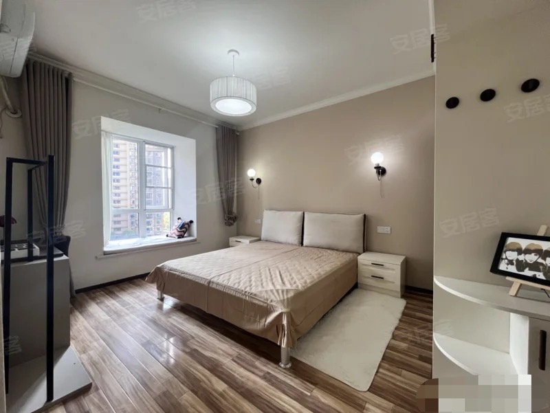 捡漏，森林国际，湖景房，精装三房，99新装修，南面无遮挡，满二，奶油风，新二中