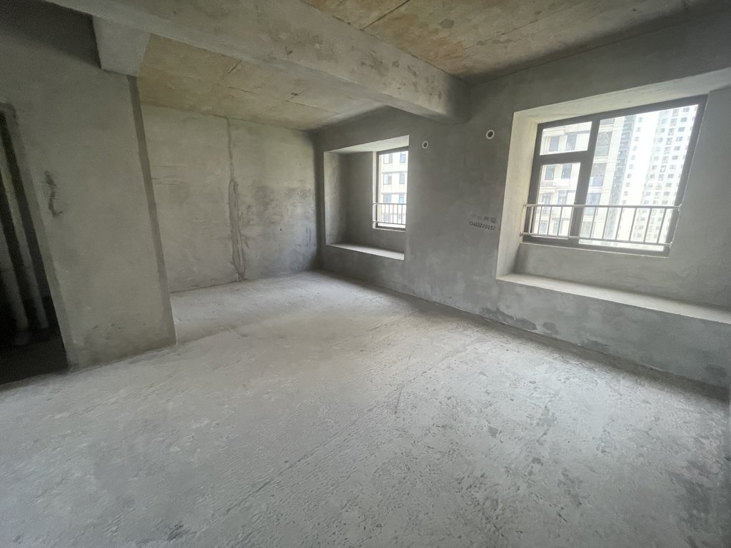 锦绣江山望府.电梯小高层一梯一户.看房方便。送车位