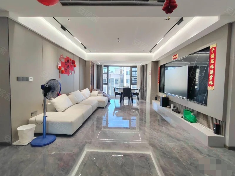 城南，南国明珠，主卧带衣帽间，精装四房，南北双阳台，证满二