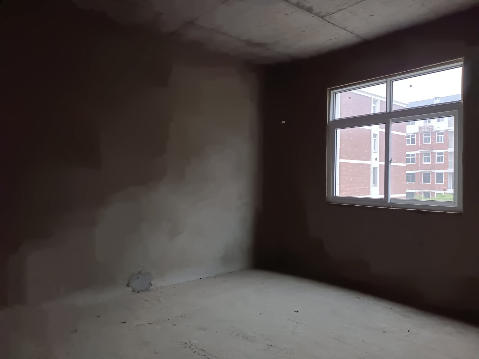 杨岗社区毛坯3室2厅1卫1阳台真漂亮,错层设计真时尚，送地下室