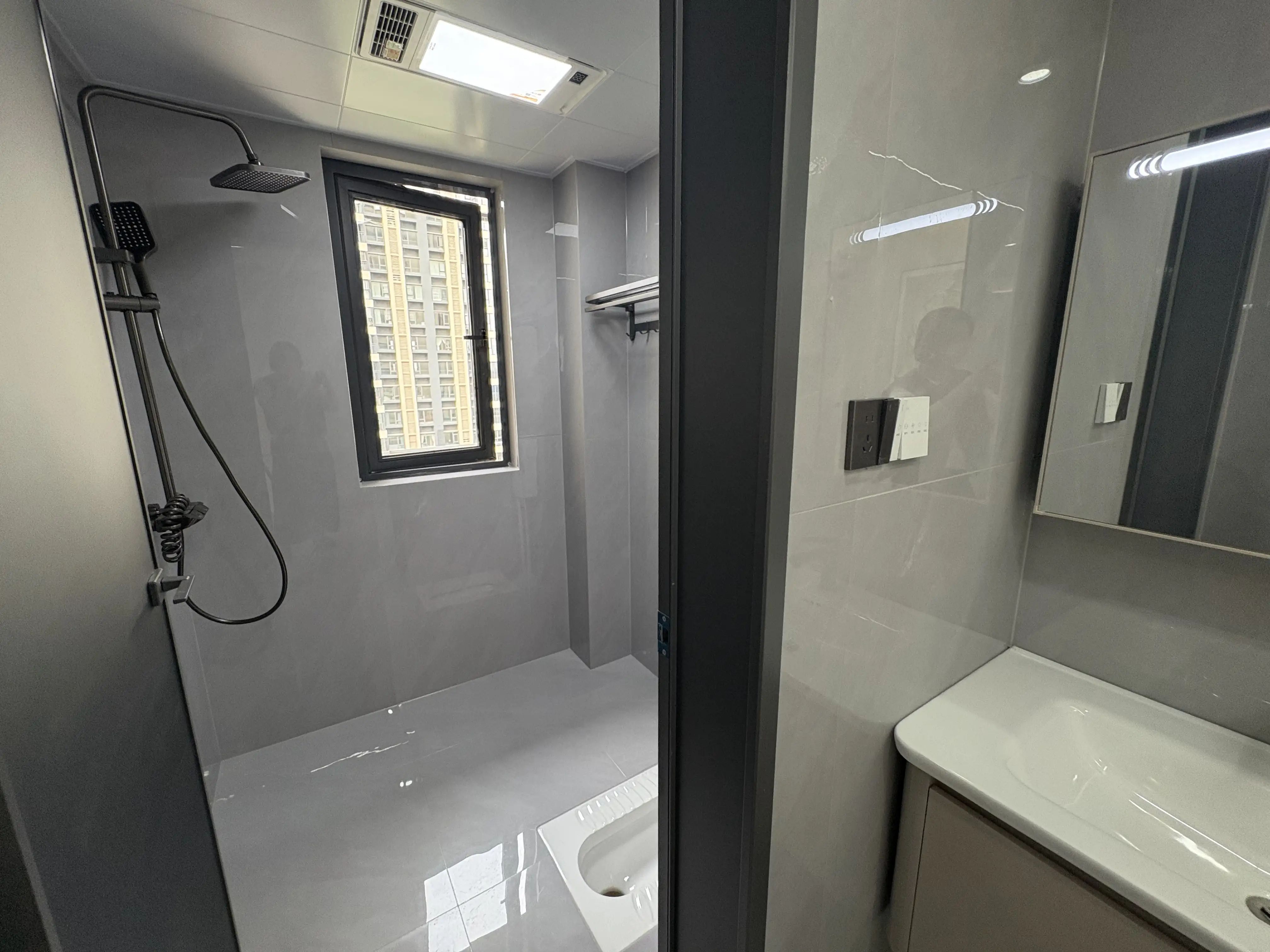 南城，次新小区，单价4字头，精装三房两卫，边户，带车位，价美