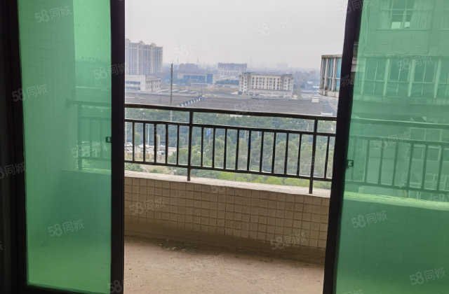 锦绣龙城3室2厅2卫好楼层一梯两户高性价比价格可谈诚心出售