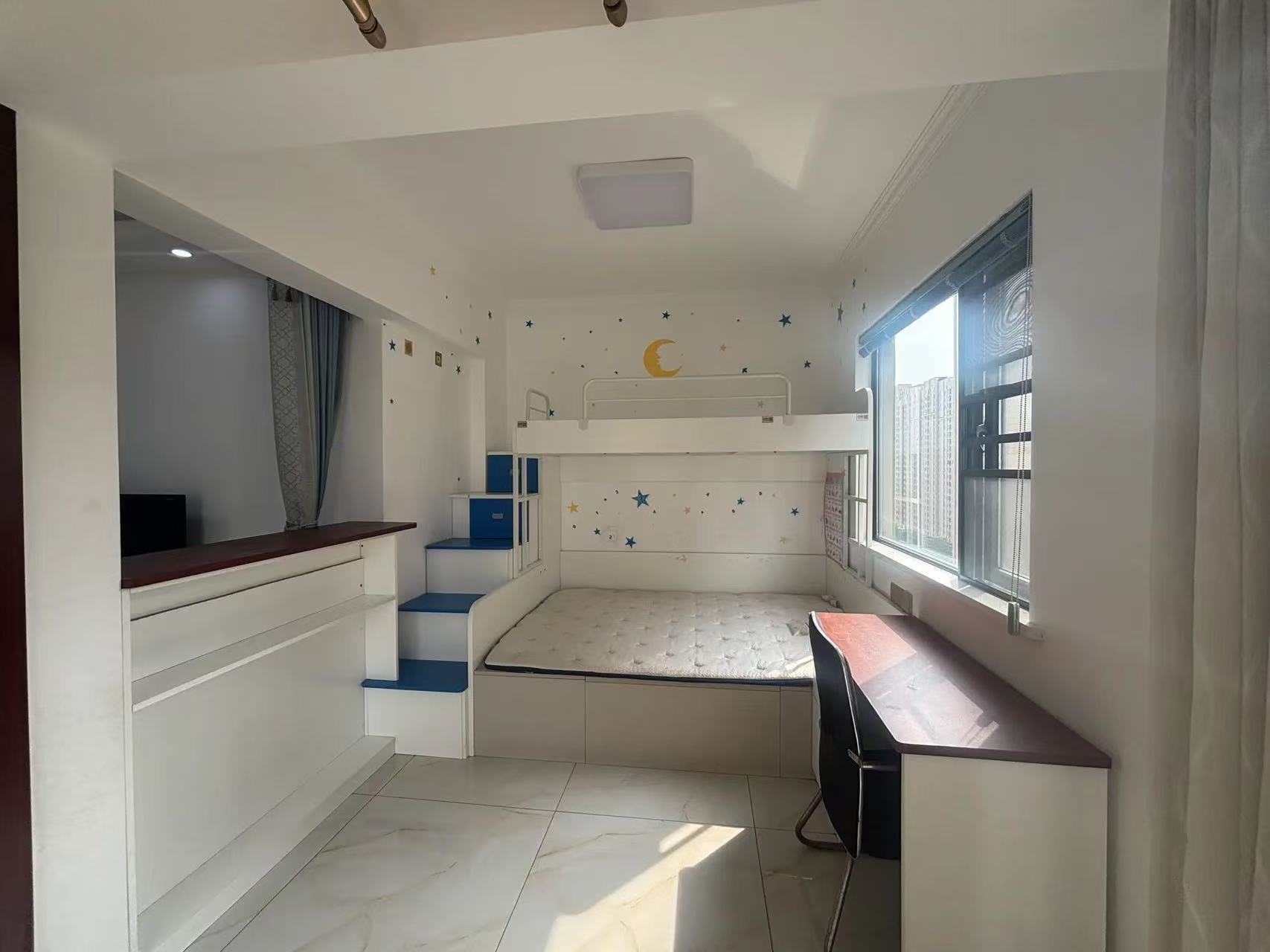 城南，元套未来城A区，精装单价4700，中间楼层，证件满二，