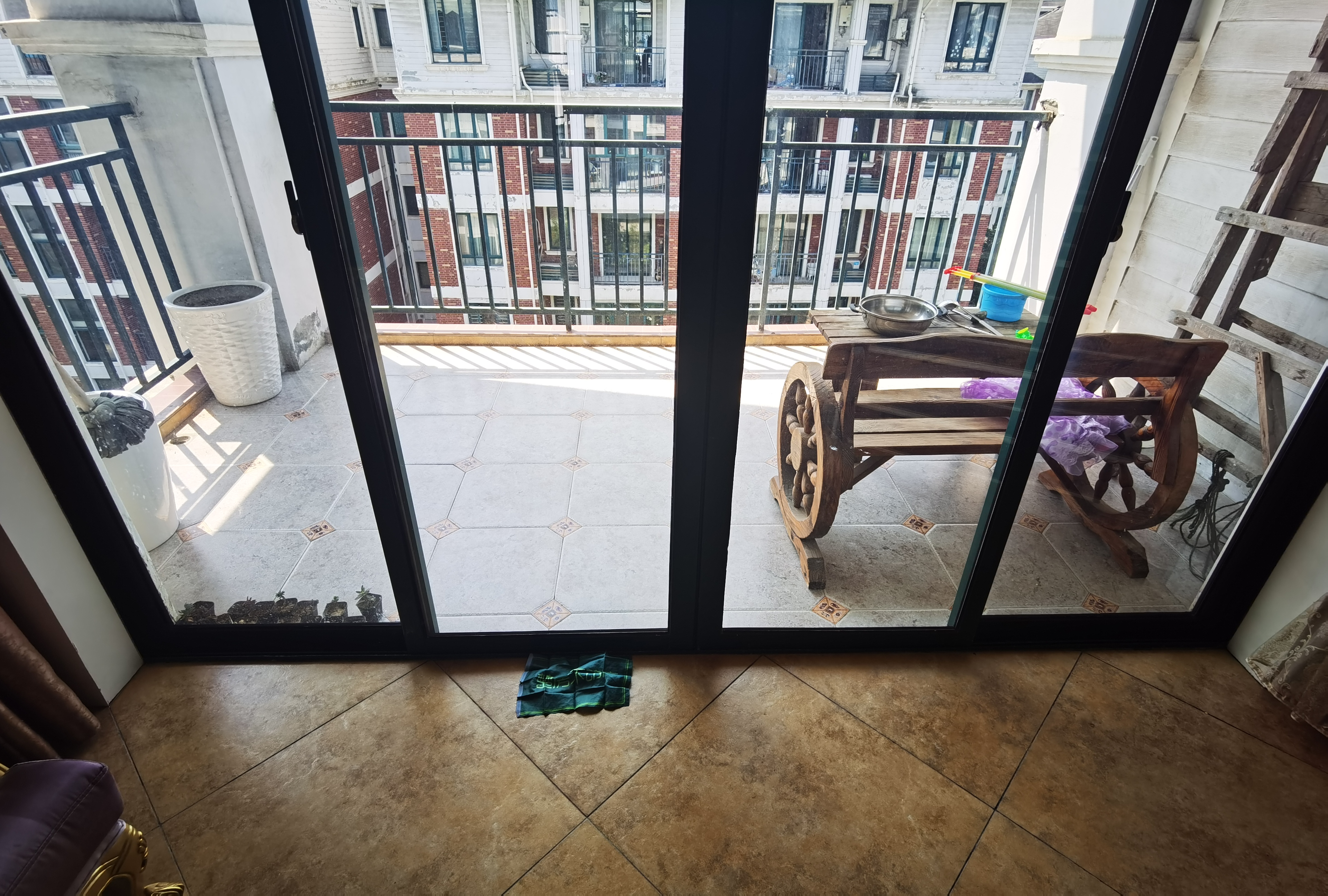 德政金园复式欧式风格家里的格局布置的很好拎包入住家里基本没怎么住实际面积180平左右