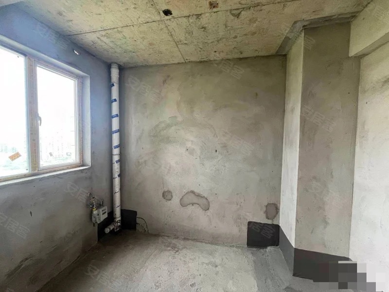 急售，蓝天新城，边户，人车分流，单价5000出头，好楼层，南北通透，户型方正