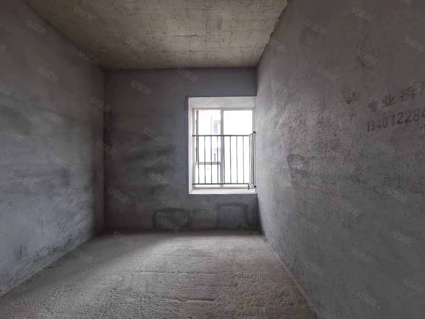 城南蓝天白云，毛坯大三房，双阳台，三房采光，送车位