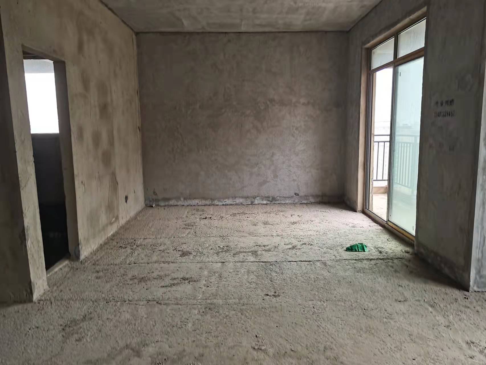 元泰未来城毛坯大平层湖景房超大阳台看房方便