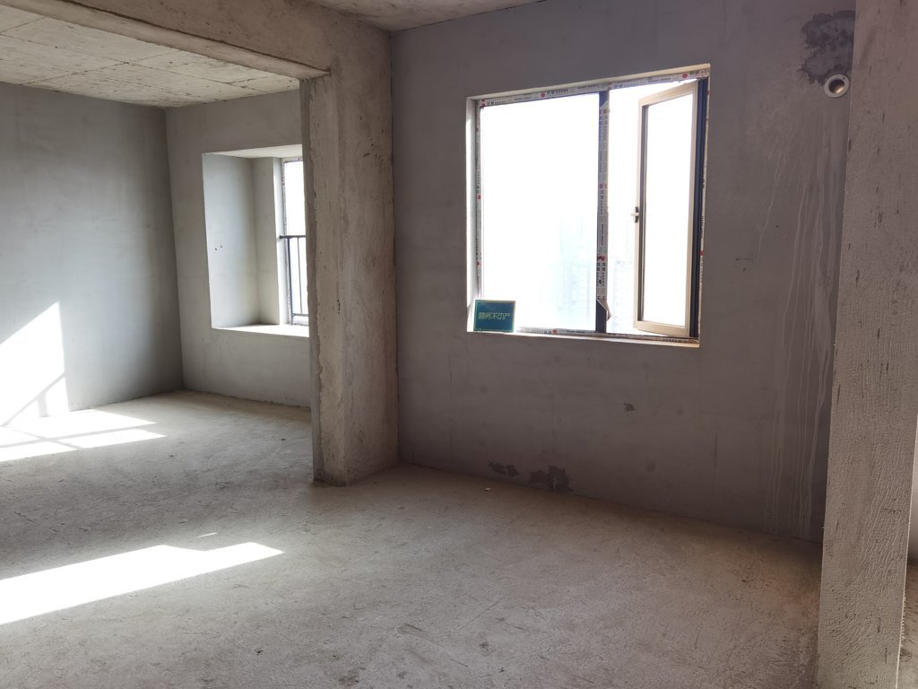 环球广场 毛坯三房，采光视野 ，好房靠 滴