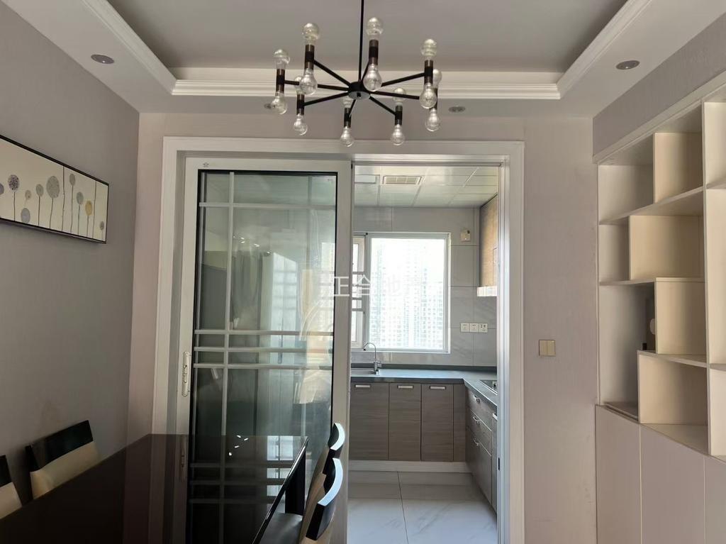 捡漏，满‮春庭‬，电梯小‬高层，好楼层16楼，东边户，​精装三房，​送‬车位，