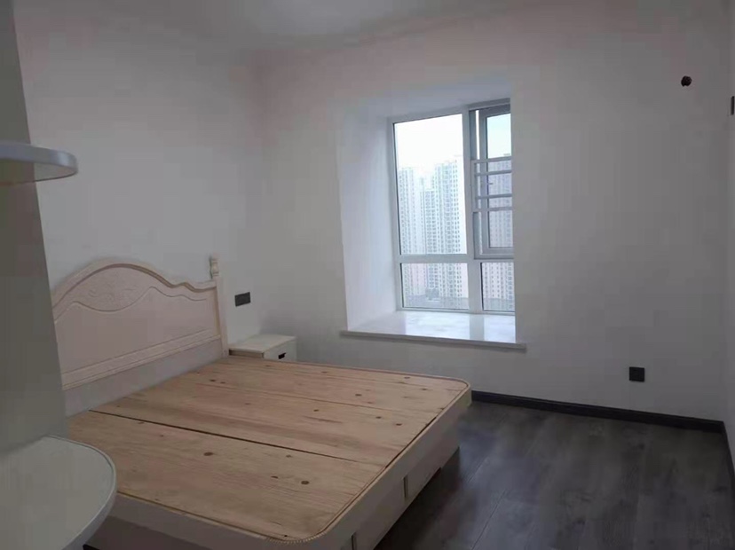 森林国际城湖景精装大两房，电梯好楼层证满二新二中附近