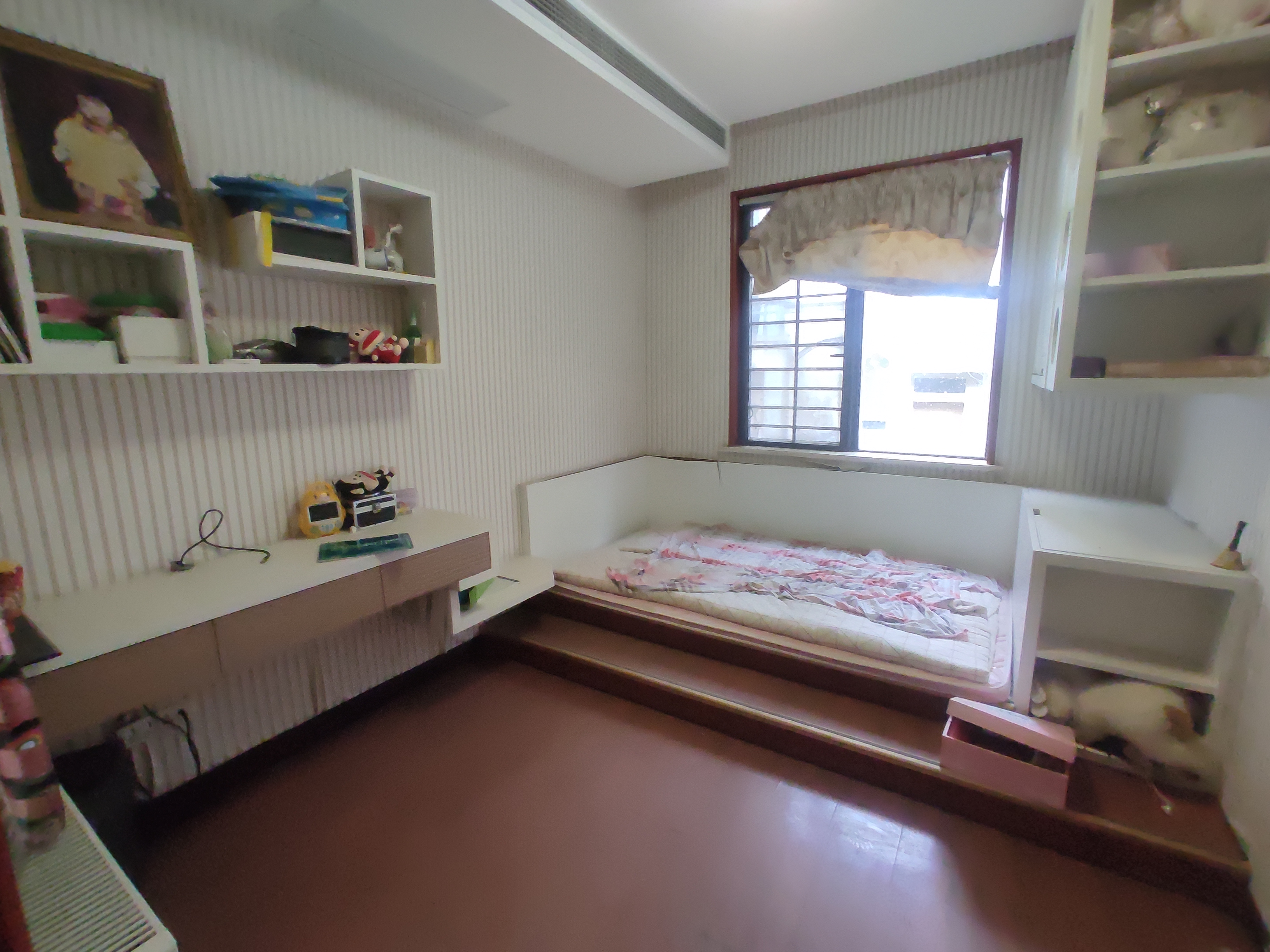 绿地华庭复式精装三房全屋带供暖带车库一区出售证件在手