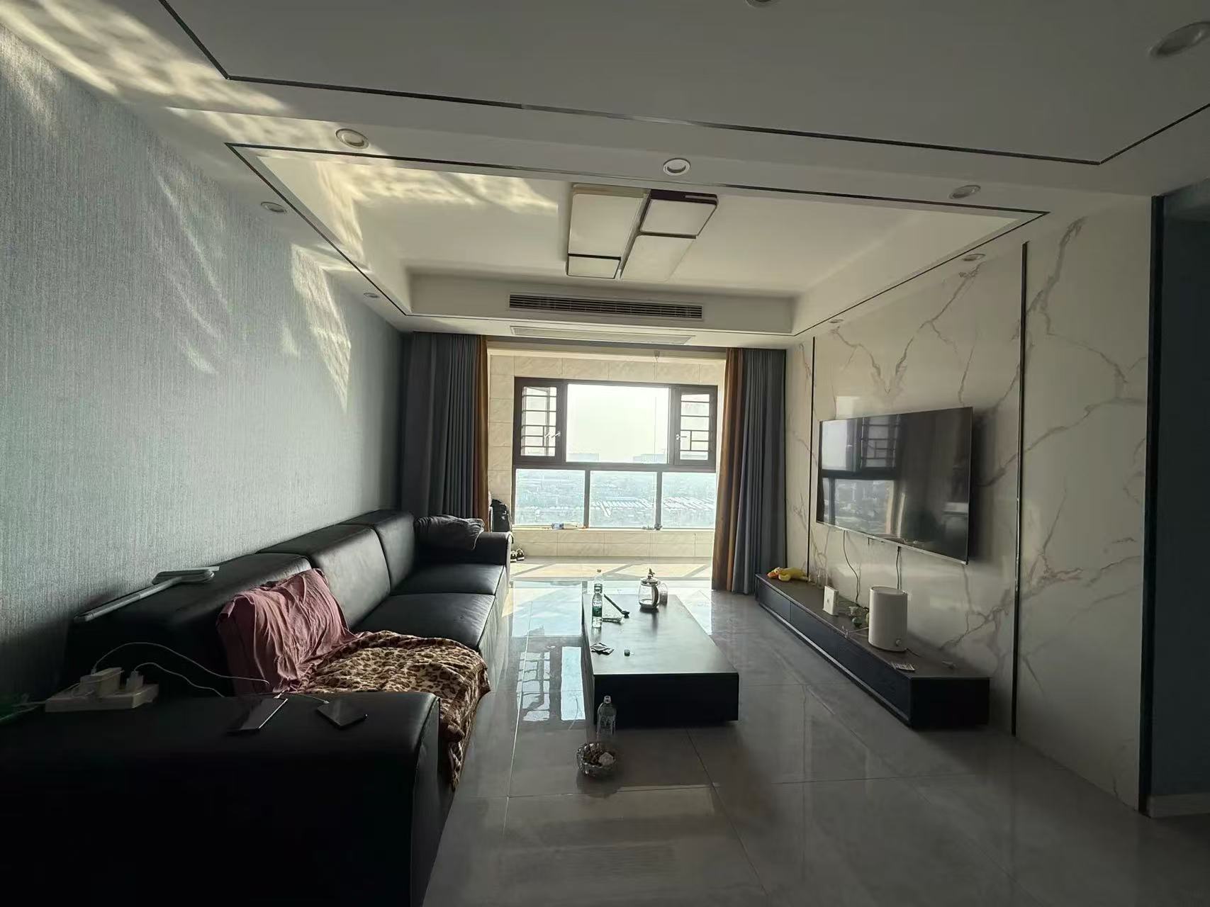 急售，城西，绿地香格里拉，电梯精装三房两卫，证满二，单价3800，