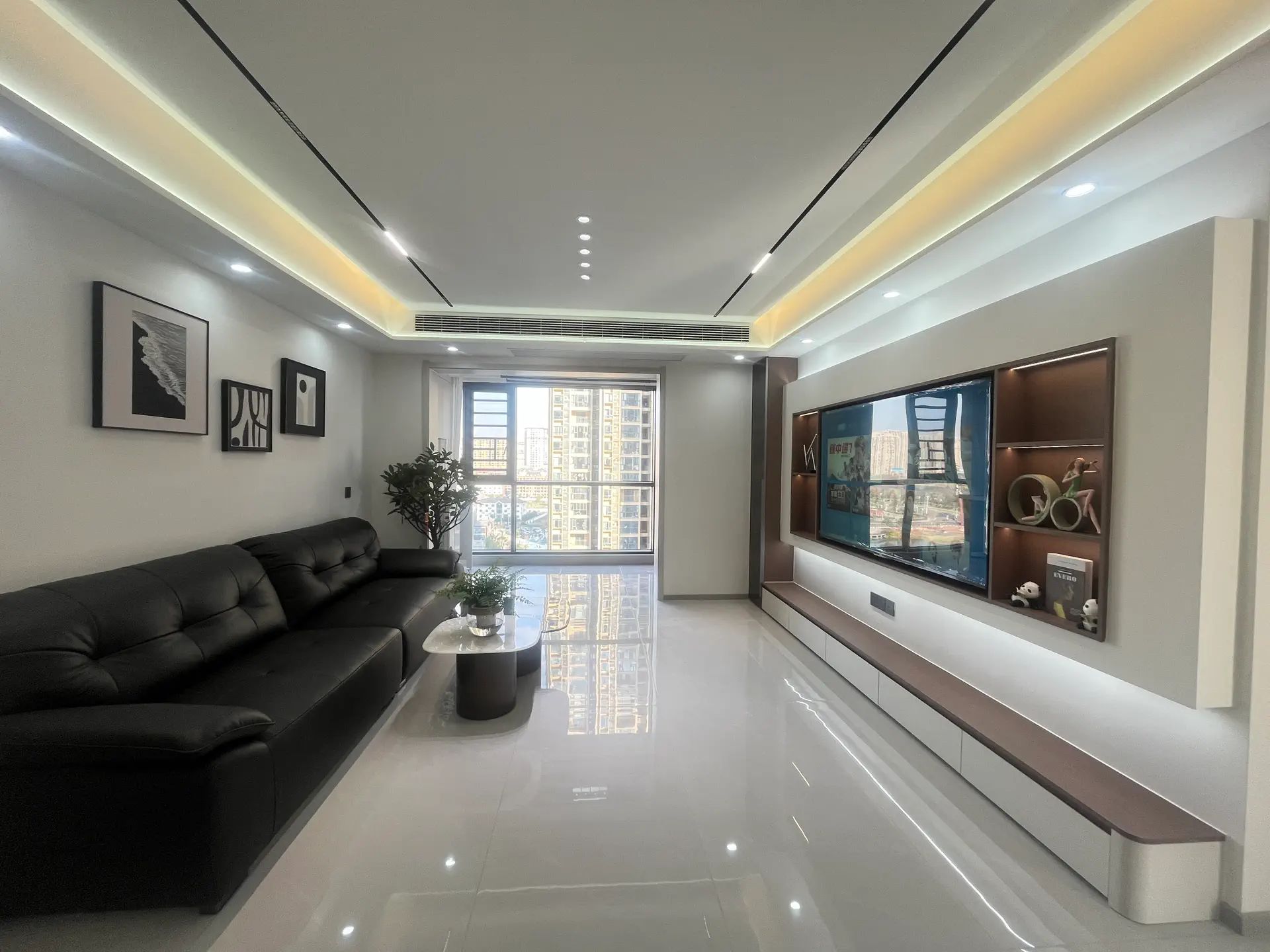 城南，森林国际，湖景房，精装三房2卫，​边户，证满二拎包入住！