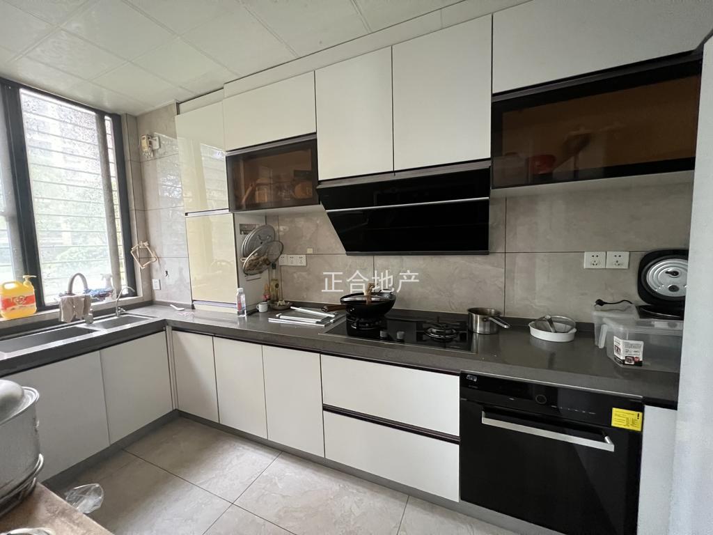 上林仙苑，花园面积300平（全市为一），全屋品牌装修，大金空调，全屋地暖等，满五，送车位