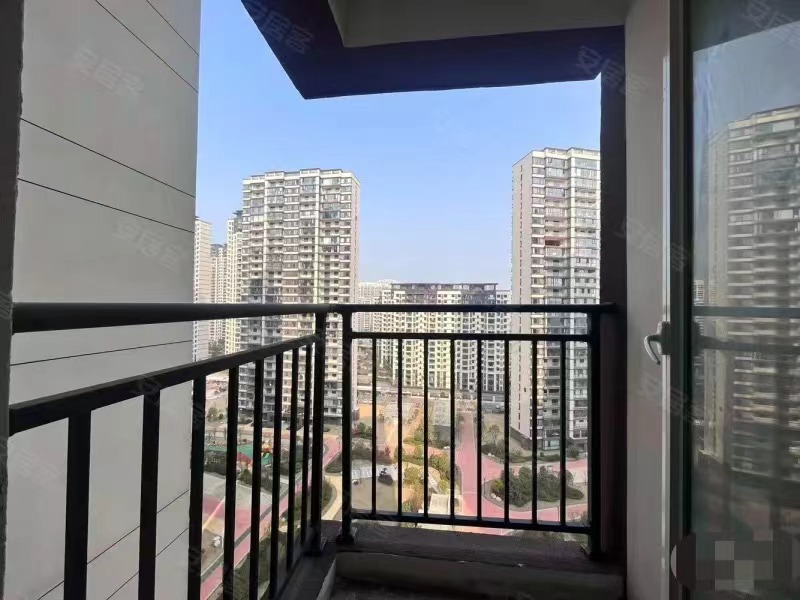 捡漏，亏本出售，蓝天白云，单价5300，南北通透，中间好楼层，视野好