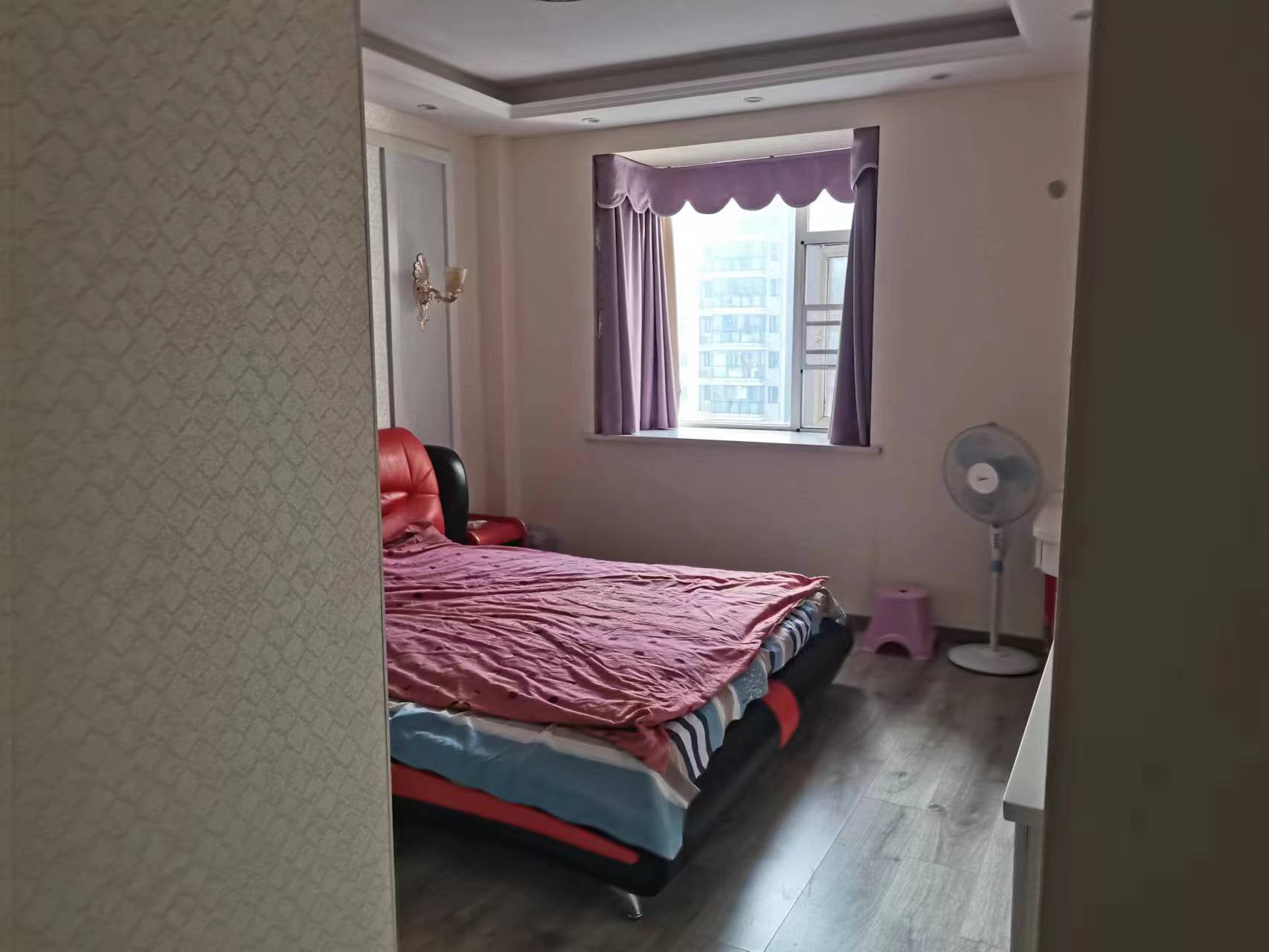 中央华府.精装三房.中间楼层.