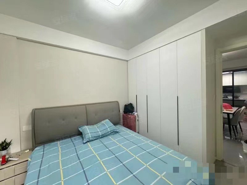 95，诚心出售，时代天‮电，骄‬梯房，好‬楼层，精装三房，单价4400送车位