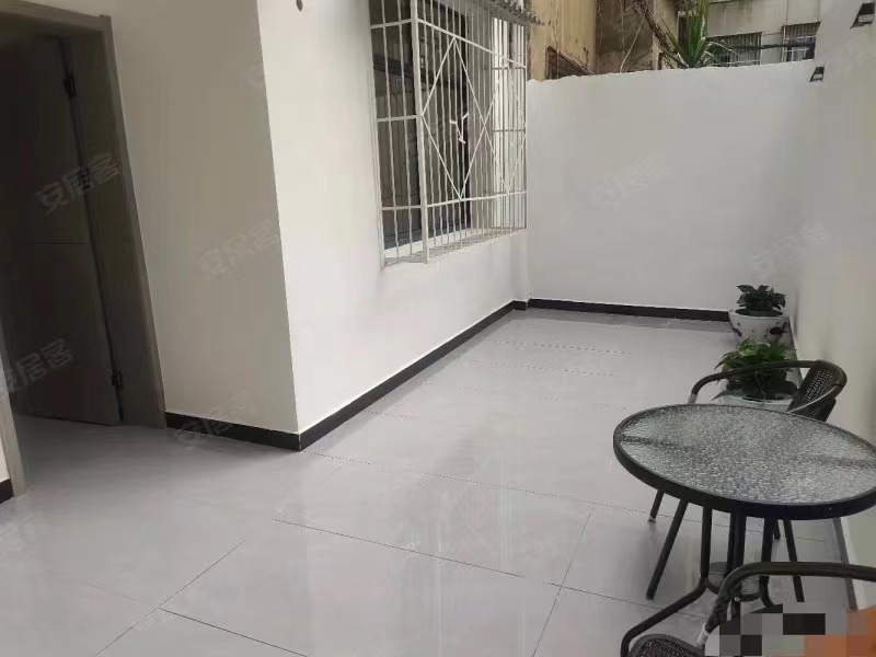 198，降价了，捡漏，带大院子的1楼来啦！​！​精装三房，出门学笑，菜场！​不动产在手，证满二！​