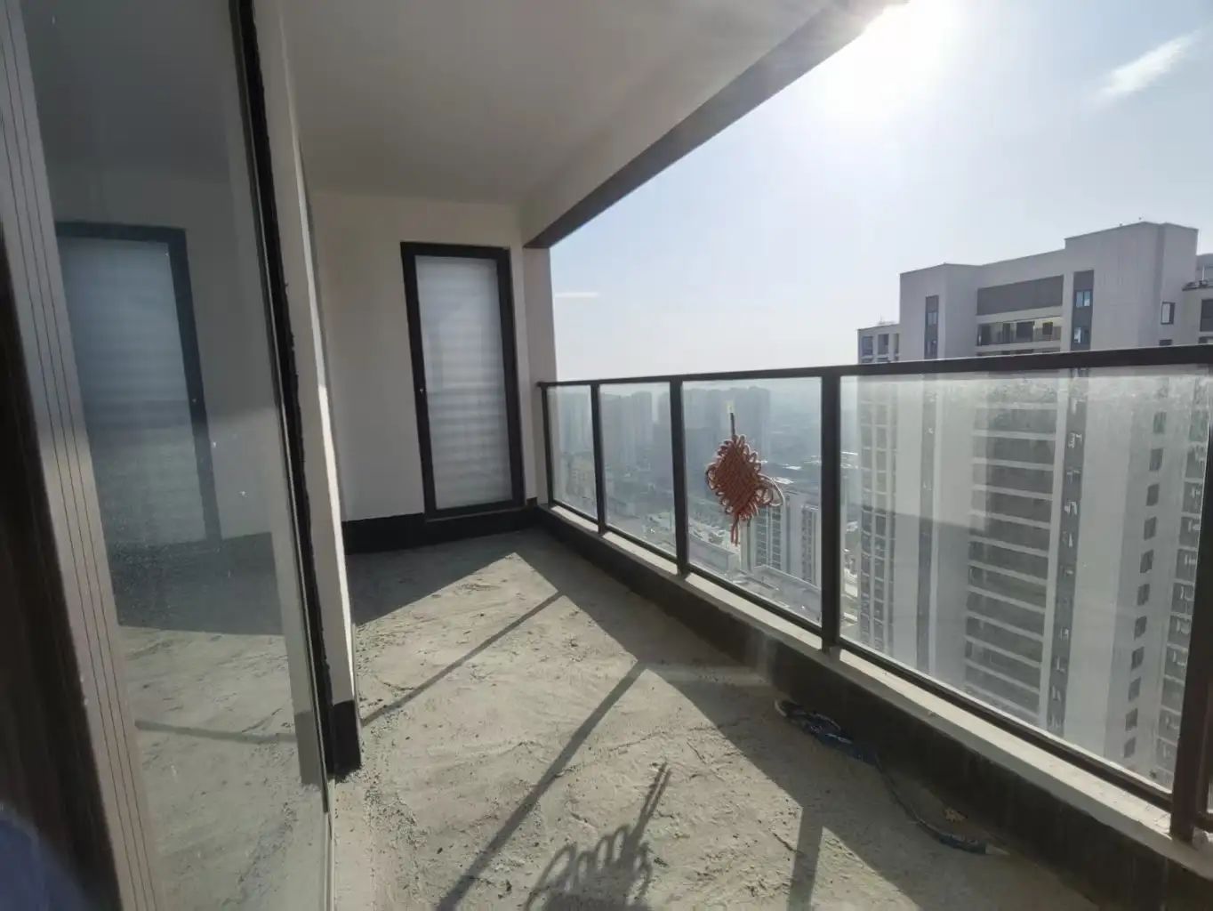 城南，吾悦广场，现房，单价5700，带‬车位，南北通透，大阳台