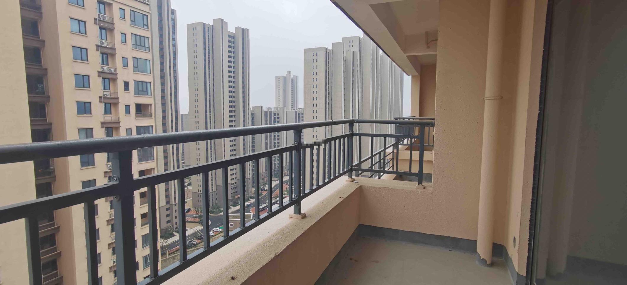 城南幼儿园到高中刚需毛坯三房荣怀19好楼层