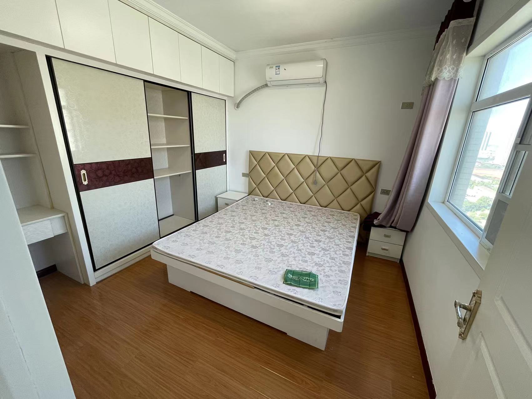 润泽天下三房中间楼层方便看房采光好带装修