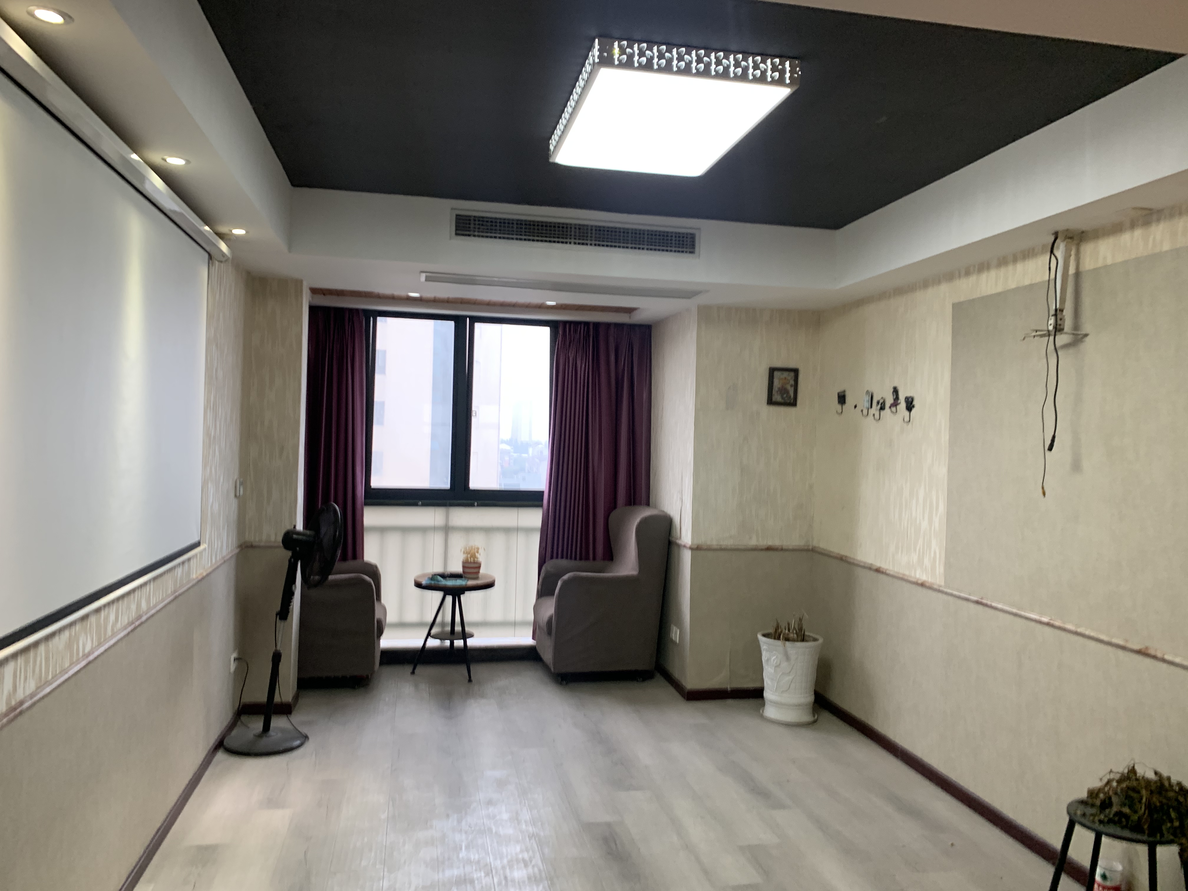 金帝苑电梯小高层精装三房喜欢的来