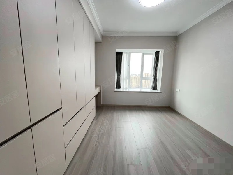 城南，森林国际北苑，精装大三房，边户，大阳台，满二，南北通透，全新装修