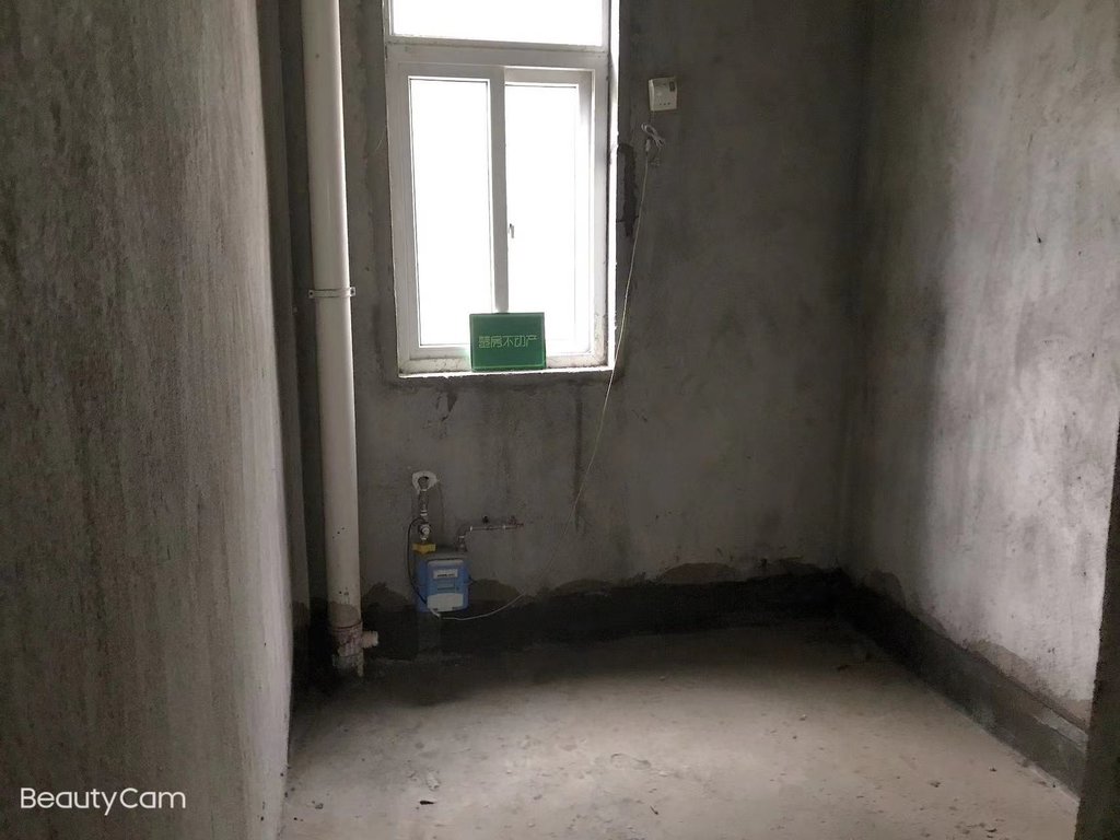 香岸华府毛坯三房采光可以视野不错看房方便证在手满二