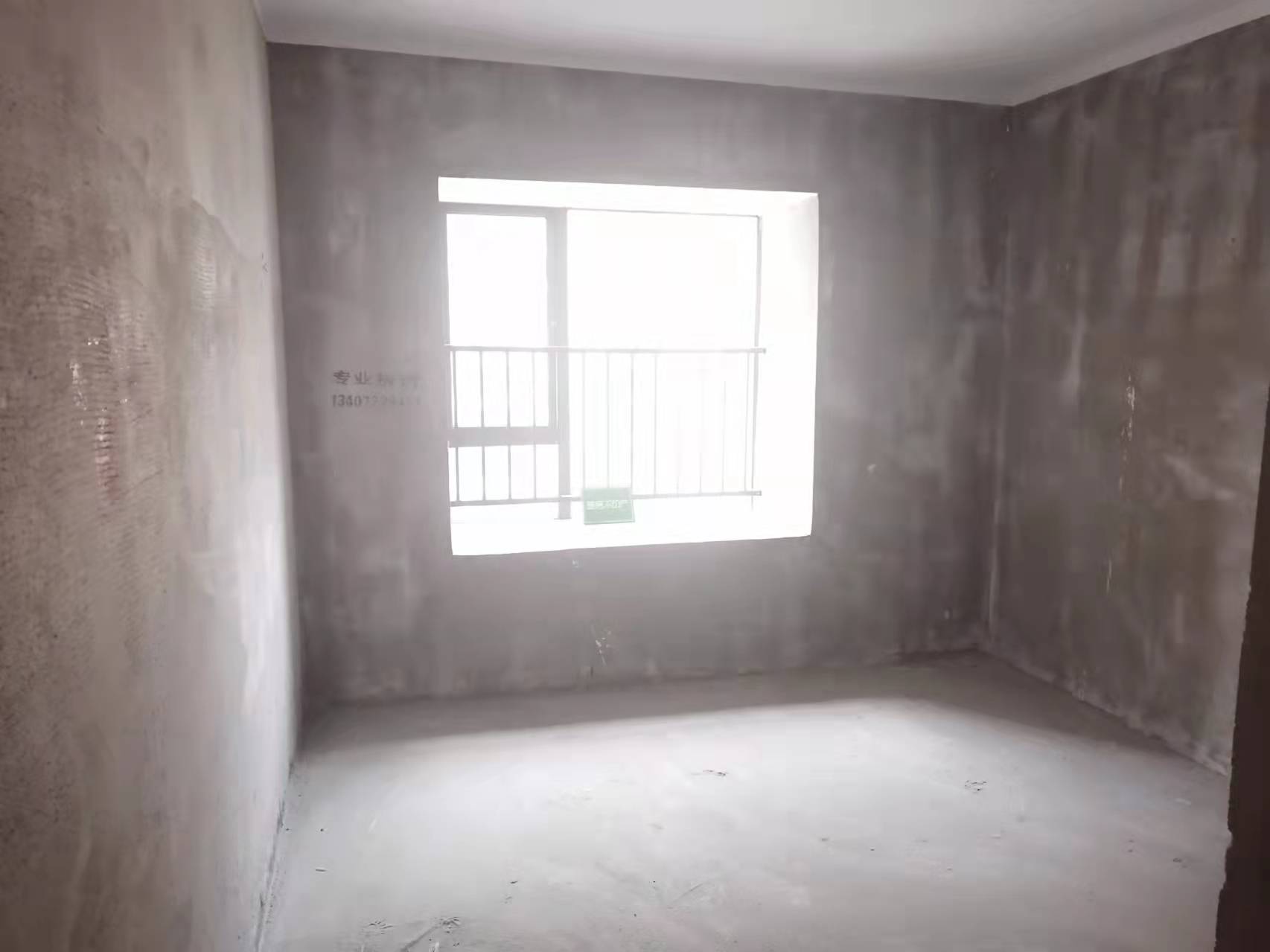 翡冷翠毛坯大三房南北双阳台餐客一体通透中间楼层前后无遮拦诚心出售可以按揭，看房方便