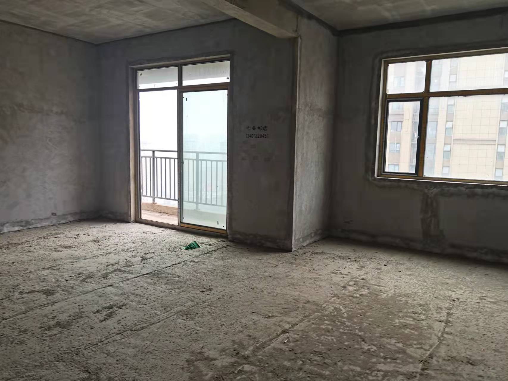 元泰未来城毛坯大平层湖景房超大阳台看房方便