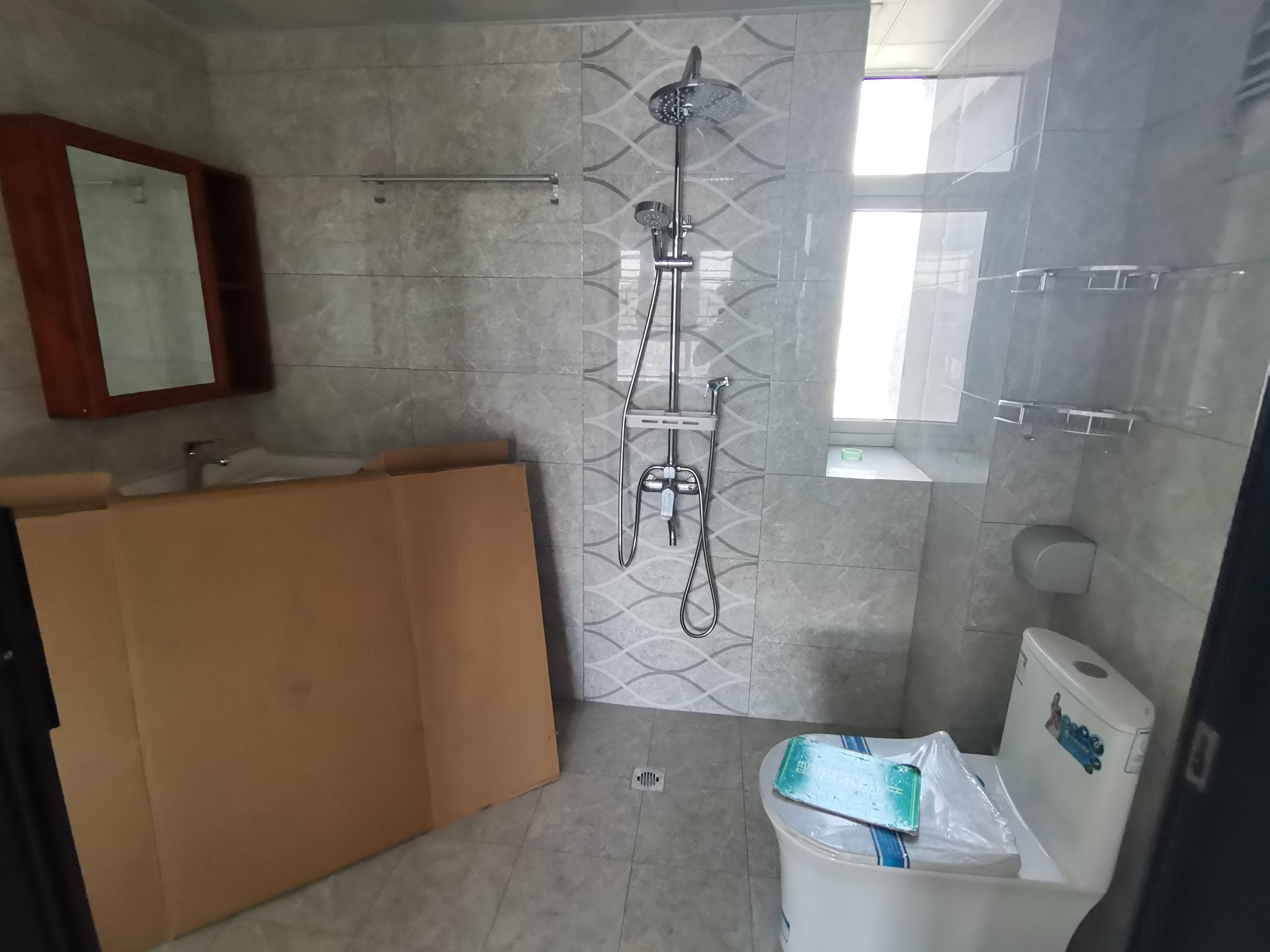 福星城全新装修三房中间楼层户型方正房东诚意出售